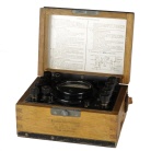 [00010] kleines Feldme�ger�t zur Spannungs, Element- und Leitungspr�fung, Widerstandsmessung, Holzgeh�use mit Blechbeschlag; Gebr. Ruhstrat AG; ca. 1940