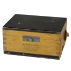[00010] kleines Feldme�ger�t zur Spannungs, Element- und Leitungspr�fung, Widerstandsmessung, Holzgeh�use mit Blechbeschlag; Gebr. Ruhstrat AG; ca. 1940