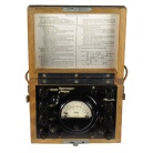 [00010] kleines Feldme�ger�t zur Spannungs, Element- und Leitungspr�fung, Widerstandsmessung, Holzgeh�use mit Blechbeschlag; Gebr. Ruhstrat AG; ca. 1940