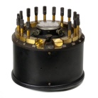 [00251] Montagebr�cke mit St�pselschaltung, in rundem Metallgeh�use mit Spulengalvanoskop; Siemens & Halske; ca. 1910