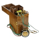 [00518] Telephonbr�cke nach Nippoldt (Nr. 450, 451) dient zur Bestimmung der �bergangs-Widerst�nde von stromlosen Erdleitungen, insbesondere von Blitzableitern; Hartmann & Braun; um 1920