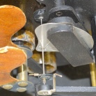 [00587] Elektrostatisches Voltmeter in Ebonit-Geh�use, zum Aufbau auf Schalttafeln ausgelegt. AEG; ca. 1900