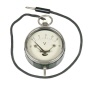 [00715] Spannungsmesser, Taschenausf�hrung in gr�nem 16-eckigen Pressstoff-Geh�use, mit Dreheisen-Me�werk; Neuberger; ca. 1950