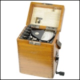 [00139] Isolationsprfgert D-Is mit Kurbelinduktor; Excelsiorwerke Kiesewetter; ca. 1930