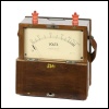 [00162] tragbares Labor-Voltmeter in Holzgehuse; Paul Gebhardt Shne
