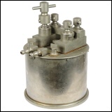 [00246] Normalwiderstand 0,0001 Ohm mit lfllung, zustzlicher Wasserkhlung und optionalem Elektromotor; Hartmann & Braun; 1. Quartal 20. Jh.