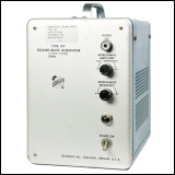 [00711] Type 107 Square-Wave Generator; Rechteck-Generator zur Kalibrierung von Oszilloskopen mit einer Anstiegszeit < 3 nS; Tektronix; ca. 1960
