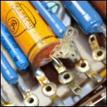 [00734] Tonfrequenz-Mikroamperemeter Mod. 367A, Norma, 1960 - ausgelaufener Kondensator